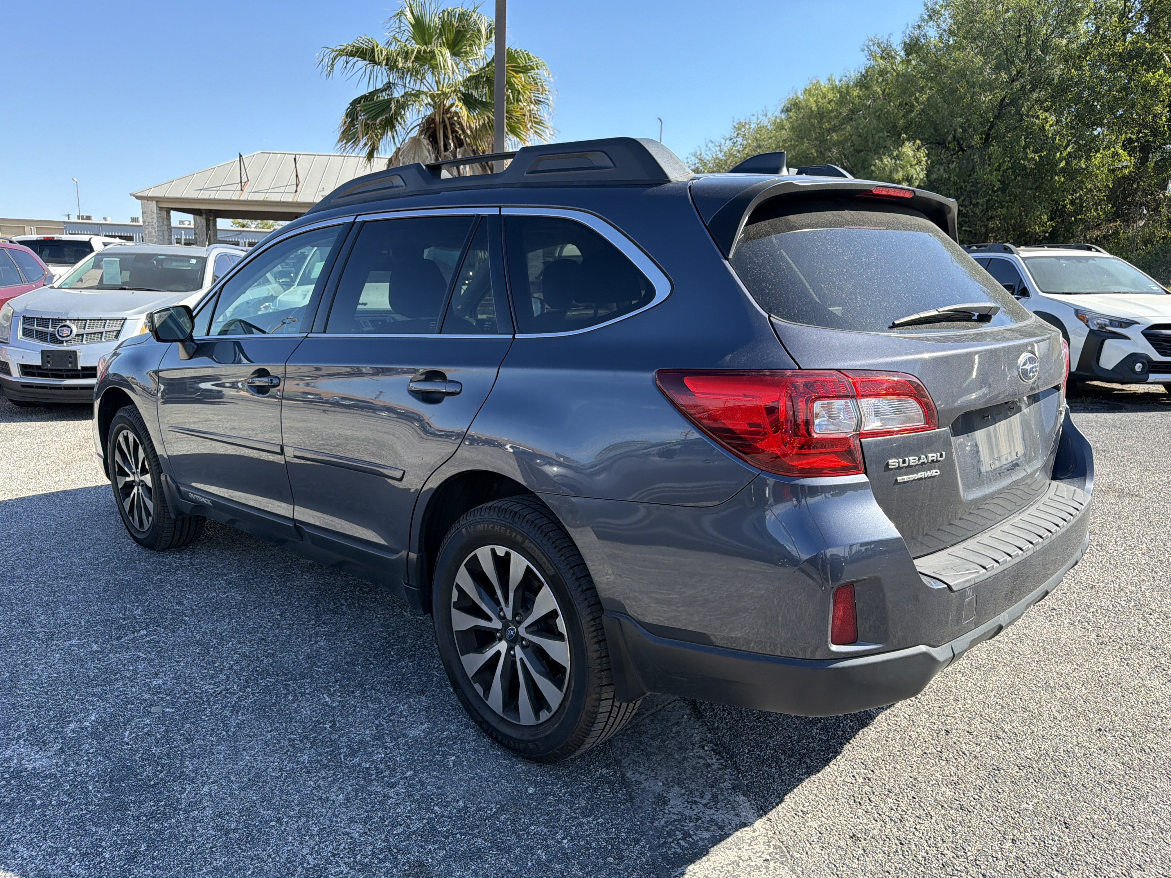 Used 2017 Subaru Outback 2.5i Limited w/ Popular Package #5 AWD/4WD image 5