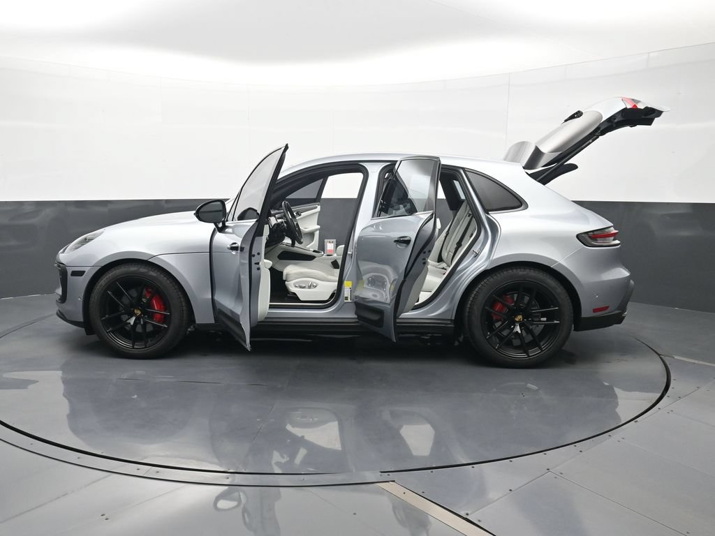 Certified 2023 Porsche Macan S AWD/4WD image 29