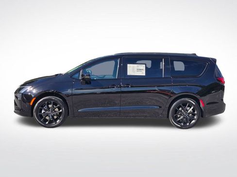 New 2027 Chrysler Pacifica Limited w/ S Appearance Package AWD/4WD image 17