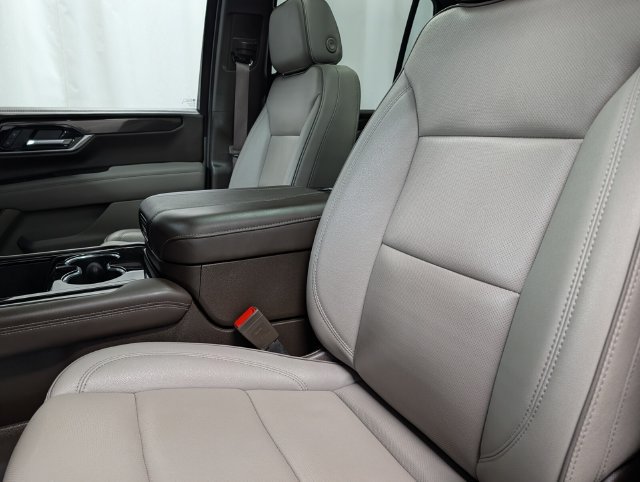 Used 2025 GMC Yukon Elevation w/ Technology Package AWD/4WD image 10
