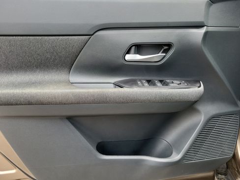 Certified 2025 Nissan Kicks SV FWD image 14