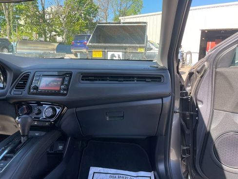 Used 2018 Honda HR-V LX image 28