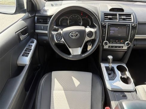 Used 2014 Toyota Camry SE image 15