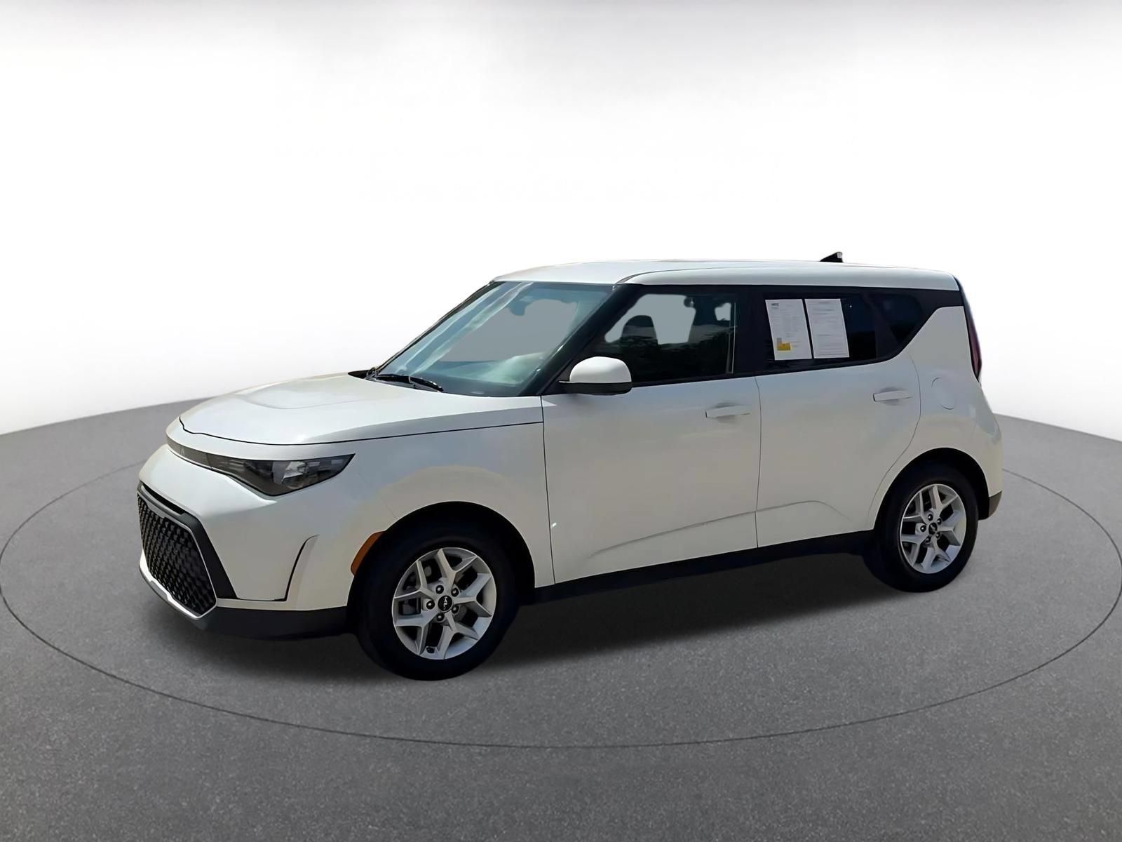 Used 2025 Kia Soul LX w/ LX Technology Package FWD image 7