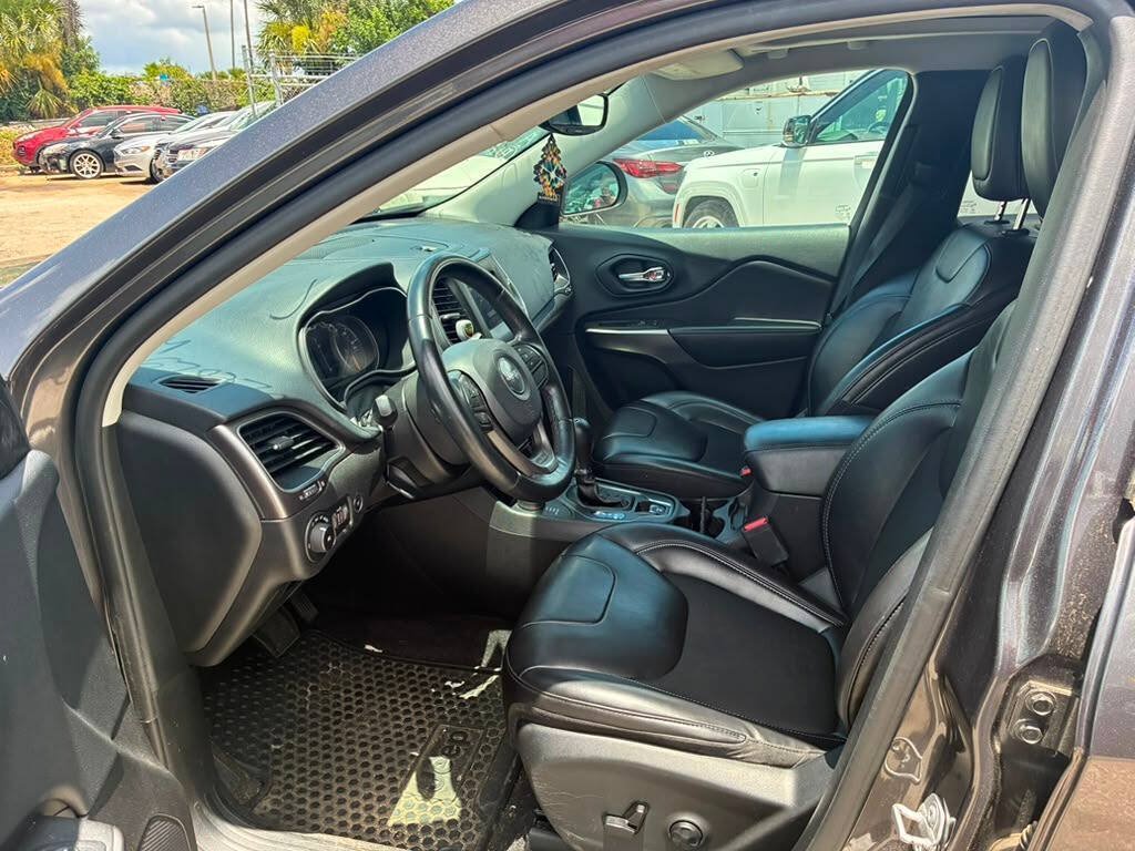 Used 2019 Jeep Cherokee Latitude Plus w/ Comfort/Convenience Group AWD/4WD image 10