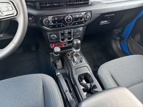 Used 2024 Jeep Wrangler Unlimited image 24