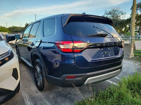 Used 2025 Honda Pilot EX-L image 3