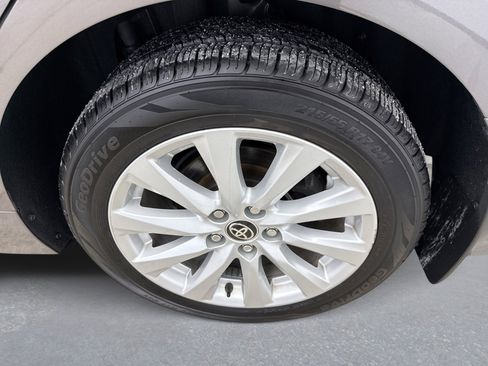 Used 2020 Toyota Camry LE image 20