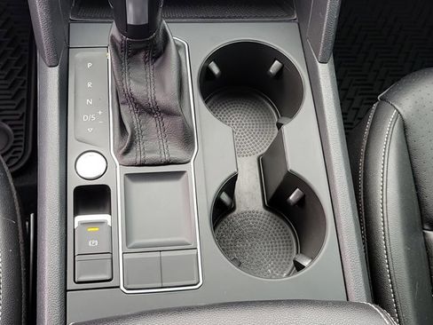 Used 2021 Volkswagen Atlas SE image 33