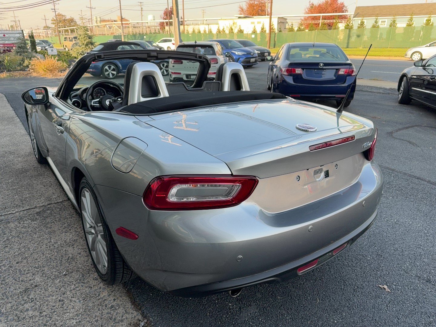 Used 2017 FIAT 124 Spider Lusso RWD image 4