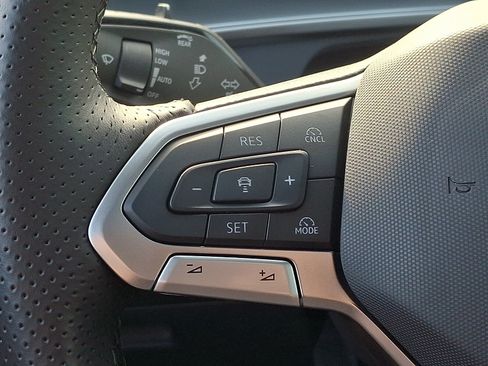 Used 2026 Volkswagen Tiguan SE R-Line AWD/4WD image 19