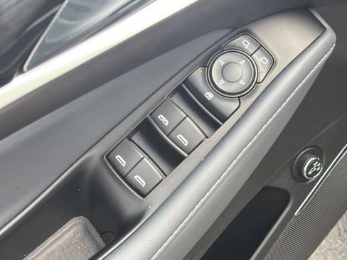 Used 2023 Buick Enclave Essence w/ Experience Buick Package AWD/4WD image 13