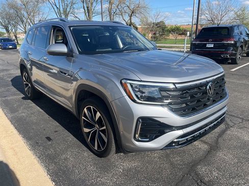 Used 2024 Volkswagen Atlas SEL Premium R-Line image 8