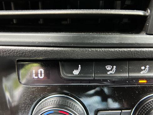 Used 2023 Volkswagen Jetta SE w/ Panoramic Sunroof Package FWD image 26