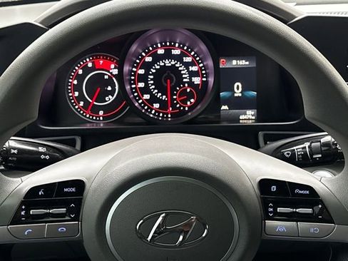 Used 2021 Hyundai Elantra SEL image 18