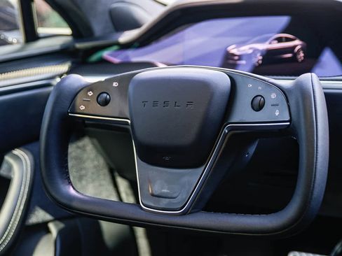 Used 2022 Tesla Model S Plaid image 15