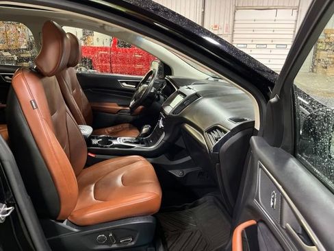 Used 2018 Ford Edge Titanium w/ Equipment Group 301A AWD/4WD image 26