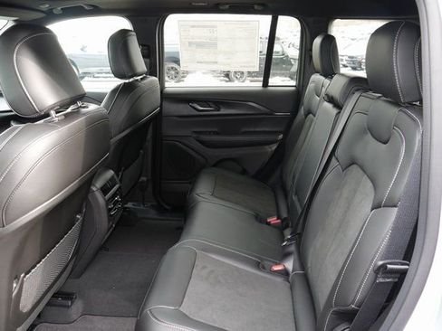 New 2025 Jeep Grand Cherokee Altitude AWD/4WD image 20