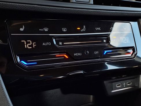 Certified 2025 Volkswagen Jetta Sport image 11