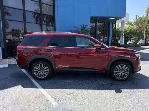 Used 2024 Nissan Pathfinder SL w/ SL Premium Package FWD image 9