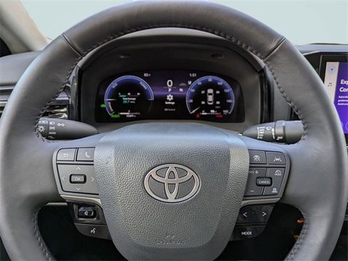 Used 2025 Toyota Camry XLE image 28