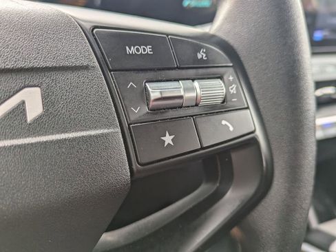 Used 2025 Kia K4 FWD image 24