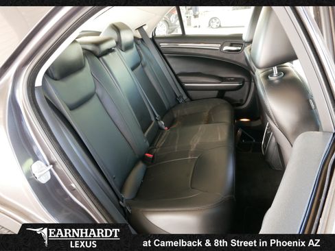 Used 2016 Chrysler 300 Limited RWD image 3