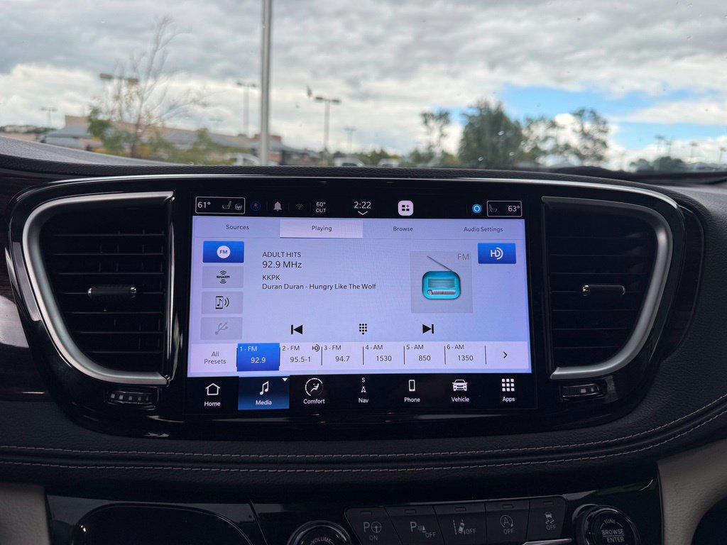 Used 2022 Chrysler Pacifica Limited FWD image 19