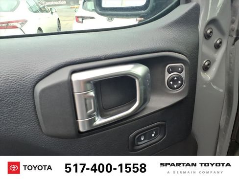 Used 2018 Jeep Wrangler Unlimited Sahara w/ Dual Top Group AWD/4WD image 15