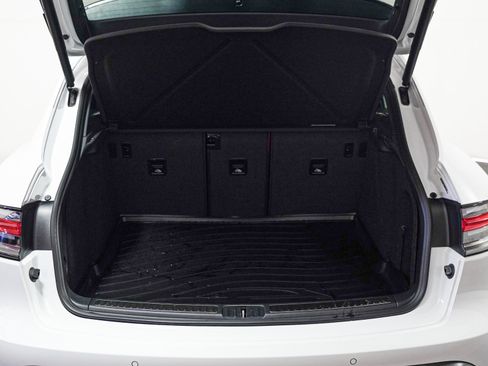 Certified 2022 Porsche Macan S w/ Premium Package Plus image 27