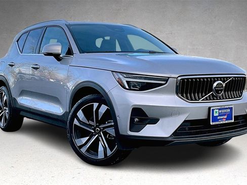 Certified 2023 Volvo XC40 B5 Ultimate w/ Protection Package Premier image 3