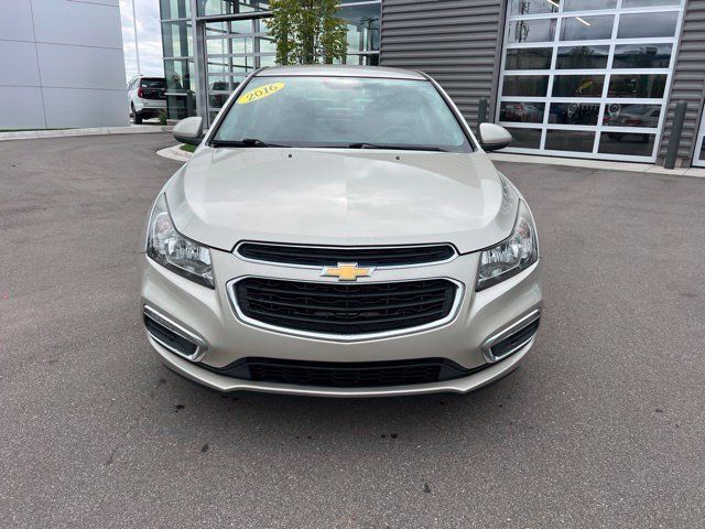 Used 2016 Chevrolet Cruze LT FWD image 2