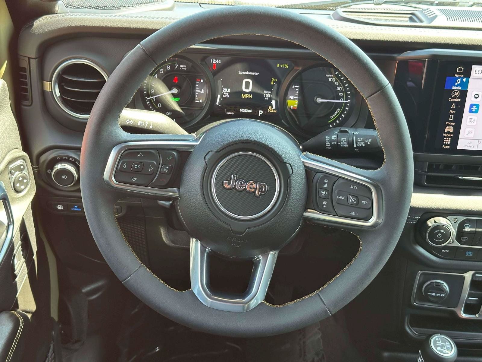 Used 2025 Jeep Wrangler Unlimited Sahara w/ Safety Group AWD/4WD image 12