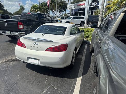 Used 2012 INFINITI G37 Convertible w/ Premium Pkg RWD image 2