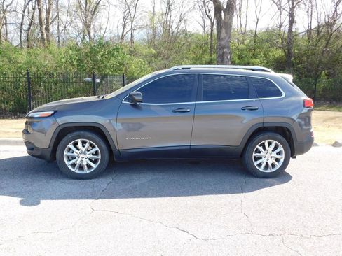 Used 2015 Jeep Cherokee Latitude image 2