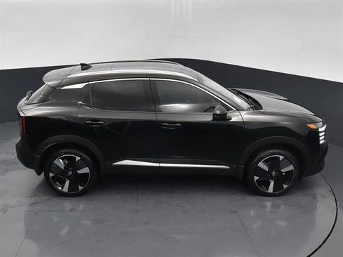 Used 2025 Nissan Kicks SR w/ SR Premium Package FWD image 38