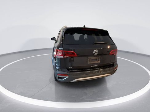 Used 2024 Volkswagen Taos SE w/ Panoramic Sunroof Package AWD/4WD image 7