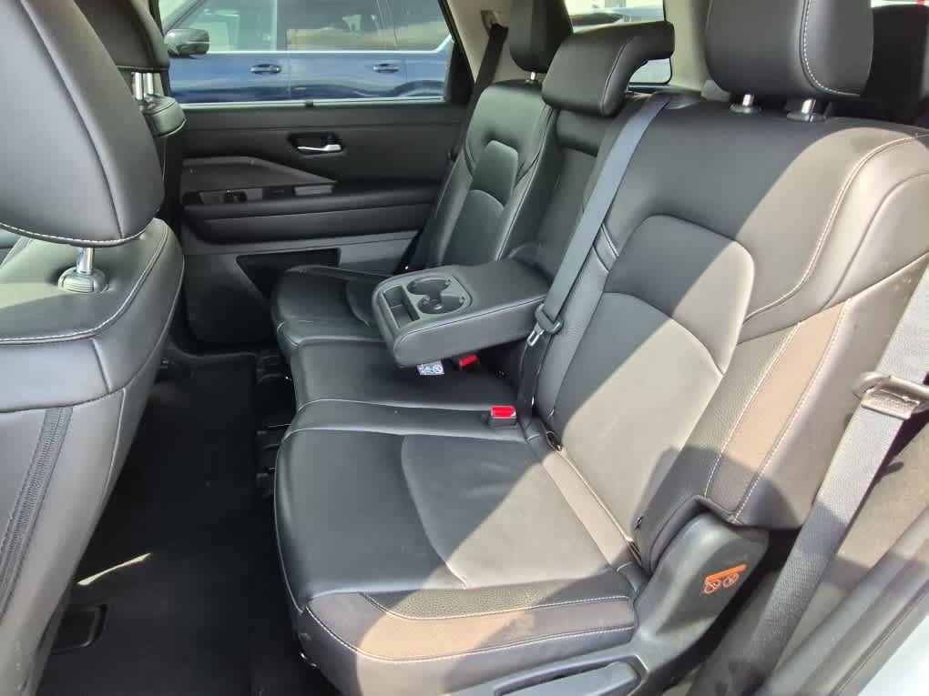Used 2024 Nissan Pathfinder SL AWD/4WD image 8