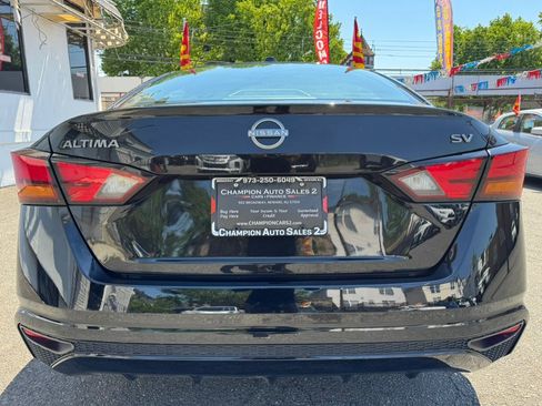 Used 2024 Nissan Altima 2.5 SV FWD image 6