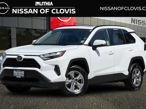 Used 2022 Toyota RAV4 XLE w/ Convenience Package FWD image 1