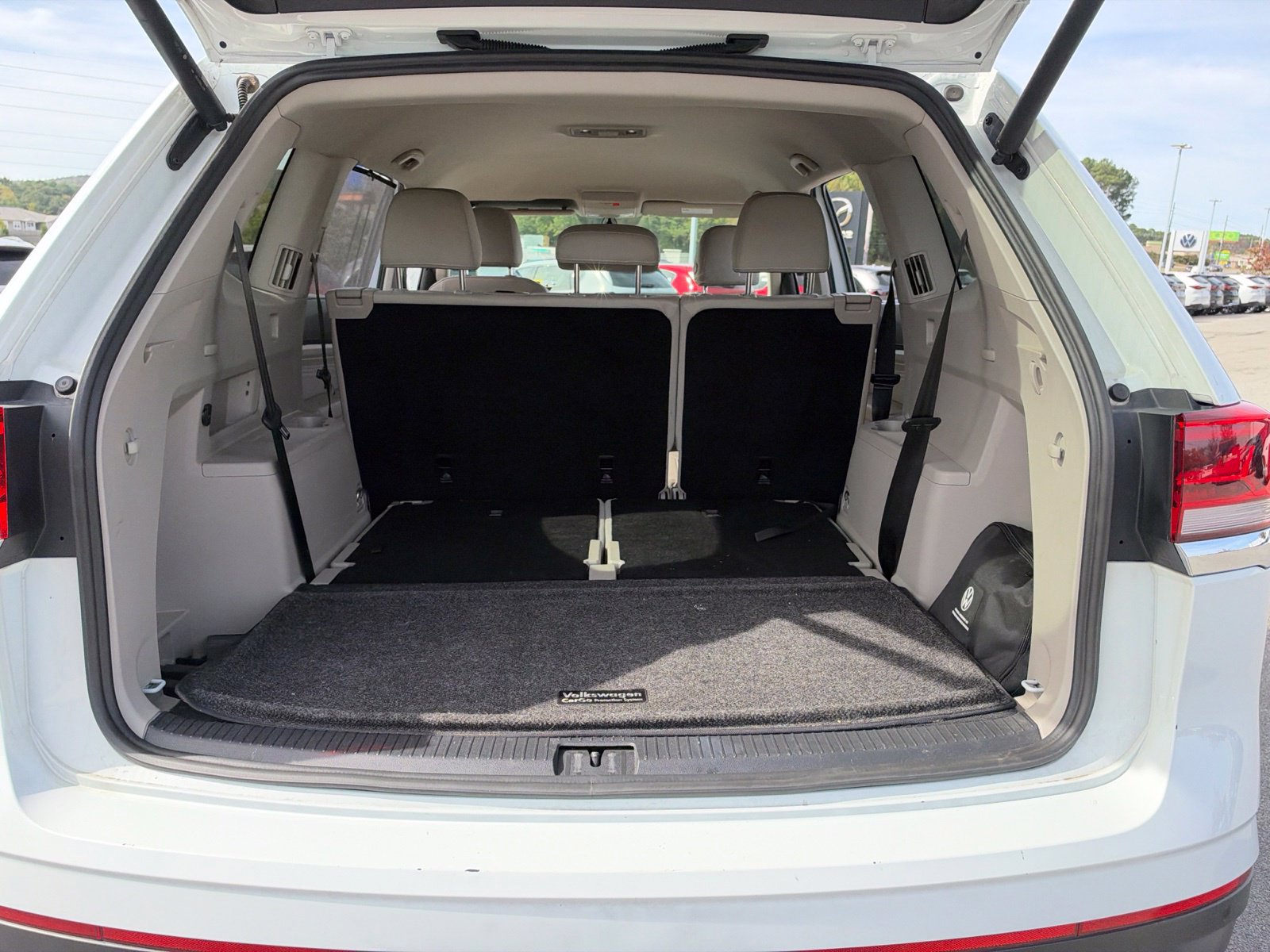 Used 2023 Volkswagen Atlas SE w/ Black Wheel Package FWD image 30
