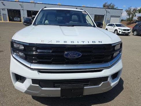 Used 2025 Ford Expedition Platinum image 2