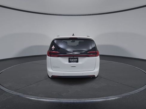 New 2026 Chrysler Pacifica Select image 13