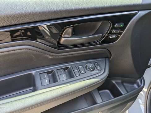 Used 2025 Honda Odyssey Touring image 19