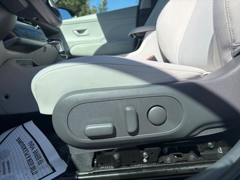 Used 2025 Hyundai Kona SEL AWD/4WD image 15