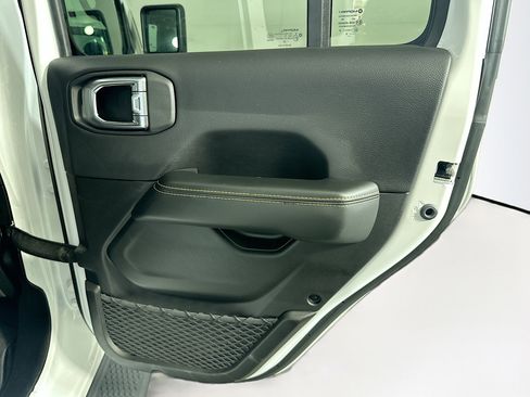 Used 2025 Jeep Wrangler Sahara image 30