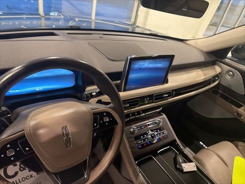 Used 2020 Lincoln Aviator Reserve w/ Equipment Group 202A image 9