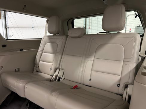 Used 2020 Lincoln Navigator L Reserve w/ Luxury Package AWD/4WD image 32