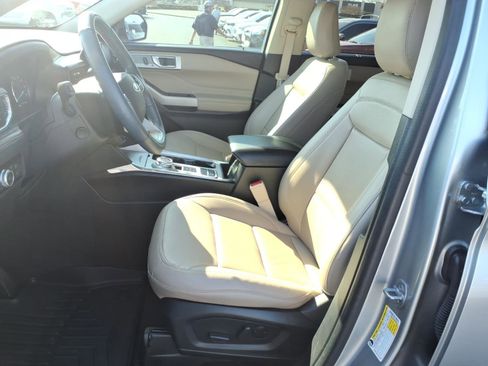 Used 2022 Ford Explorer Limited w/ Equipment Group 301A image 13