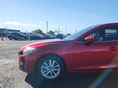 Used 2016 MAZDA MAZDA3 i Touring w/ Popular Equipment Package FWD image 10